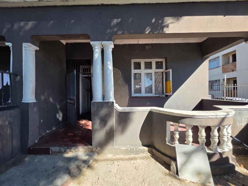 7 Bedroom Property for Sale in Maitland Western Cape